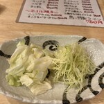 Yakitori Izakaya Toriichi - 最初に出てくるキャベツ。千切りって少し嬉しい、美味しい。