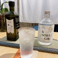 横浜割烹 至誠 - 先ずはクラフトジンの飲み比べ