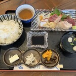 レストラン よし川 - こちらは刺身定食