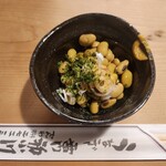 初小川 - 浅草名物　みそ豆(醤油が少しかかっている)　450円