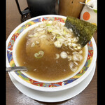 まぐろラーメン大門 - 料理写真:まぐろラーメン　麺半分オーダーなので麺が下にいます！　byまみこまみこ