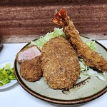 Tonkatsu Miyoshi - メンチカツ、ヒレカツ(小)&エビフライ　メニューの組合せは一見客でも可能です