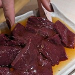 釜炊き飯の焼肉店 紅だるま - 鮮度抜群の牛レバー　臭みナシ♪