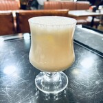 喫茶 亀 - バナナジュース（光の効果で素敵な感じに♪）