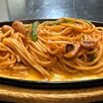 喫茶 亀 - 鉄板スパゲティ イタリアン（横から）味が濃いめ❤️