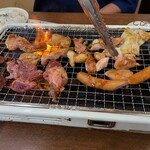 かしわ網焼食堂 しんさん - 焼いてます①