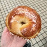 パン&デリ デマージ - トリプルチーズベーグル 450円
