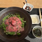 小石川 中勢以 - 熟成黒毛和牛ローストビーフ丼（1,980円）