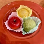 Muten Kurazushi - この和菓子　全部味と食感が違ってて美味しいです