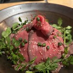 小石川 中勢以 - 熟成黒毛和牛ローストビーフ丼（1,980円）