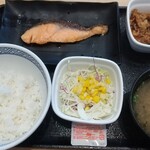 吉野家 - 焼魚牛小鉢定食  666円