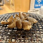 大衆炭火焼肉ジンギスカン ホルモン酒場 風土. - ホルモンといえばガツでしょ！
            ここのガツの味付けも美味しいで！