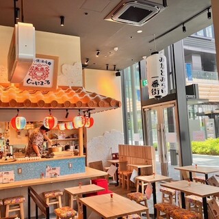 賑やかな飲み会に◎沖縄らしさを散りばめた明るい空間