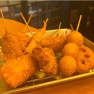 The crispy Fried Skewers prepared by the experienced owner are a must-try♪
