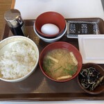 すき家 - 納豆たまかけ朝食・ごはんミニ(330円)