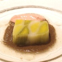 ルメルシマン オカモト - ポロ葱のテリーヌ　地鶏のレバームースとトリュフのヴィネグレット