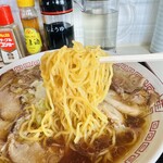 Tamuro - 【醤油＝中細縮れ麺】