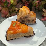 ピタゴラスイーツ - (下)完熟金柑タルト　(上)アップルシナモンケーキ