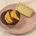 ピタゴラスイーツ - (下)ココア&カスタードマフィン　(上)米粉のレモンポピーシードシフォン
