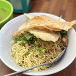 Pasar Mayestik - ④ミーアヤム(卵麺、鶏肉ミンチ、パクチョイ)25000ルピア≒245円