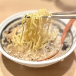 札幌味噌ラーメン アウラ - 麺