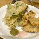 Kodawari Sengyo To Odento Sumibiyaki Uroko - 穴子と山菜の天ぷら