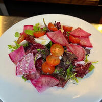 八ヶ岳のオーガニック野菜のたっぷりサラダ