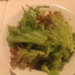 コメドール・エル・カミーノ - 肉にはサラダが付きます。