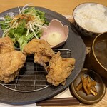 彩肉旬菜 安堵 - 鶏の唐揚げ御膳(4個)＝700円
            ※女性向けのメニュー？