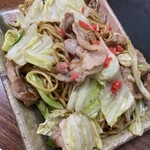 栄 - 焼きそばも 豚肉がゴロゴロ入っていました♡