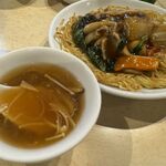 香港飲茶専門店 香港大飯店 - ふかひれスープ、両面焼きあんかけ焼きそば