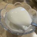 香港飲茶専門店 香港大飯店 - 杏仁豆腐