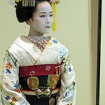 ニコリ - この時はまだ下紅だけの舞妓さんでした