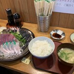 田中鮮魚店 - ご飯味噌汁セットに、藁焼き鰹と、鰹の刺身、白甘ダイ