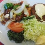 Kourai - 「本日のランチセット」酢豚・コーンコロッケ・サラダのアップ