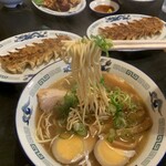 にぼし家 - 煮卵ラーメン、餃子