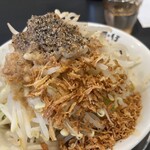 メガ豚パンチ - 野菜マシはこのボリューム