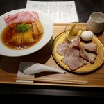 Chuukasoba Perudori - 地鶏そばNOIR 特製プレート付き2000円