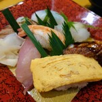 Nihon Ryouriyoshino - 令和6年5月 ランチタイム(10:30〜15:00)
                      寿司セット 税込1650円
                      にぎり寿司7貫、赤出汁