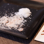 とんかつ一番2deux - 塩セット　とんかつはまず塩でお召し上がりいただくのがおすすめ