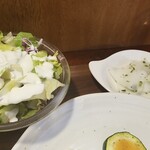 キッチン ブルー グローブ - サラダ、お新香のアップ