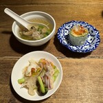 バーンタイ - スープと小鉢