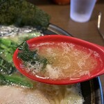壱壱家 - スープはかなり脂ありますね(-｡-;