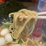 壱壱家 - 麺はフェットチーネ的な断面が楕円な感じ