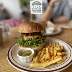 BACK COUNTRY Burger & Cafe - 