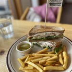 BACK COUNTRY Burger & Cafe - 