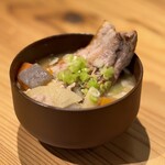 おにぎり屋 梅のり - 厚切り豚肉のこだわり豚汁