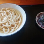 こんぴらや - かけうどん、梅おにぎり(*´ω｀*)