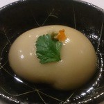 とり梅 - 先付の胡麻豆腐