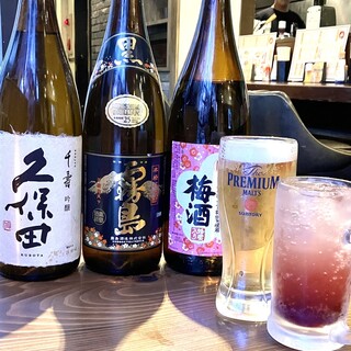 豐富多彩的飲料啤酒和高杯酒一枚硬幣以下性價比很高